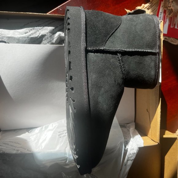 NEW - Ugg Women's Classic II Mini Winter Boots - Picture 2 of 7